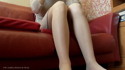 [Legs / feet fetish] sofa with full HD model meeting in legs (3)