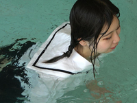 帶衣服游泳 (Wet Girls 15B3)